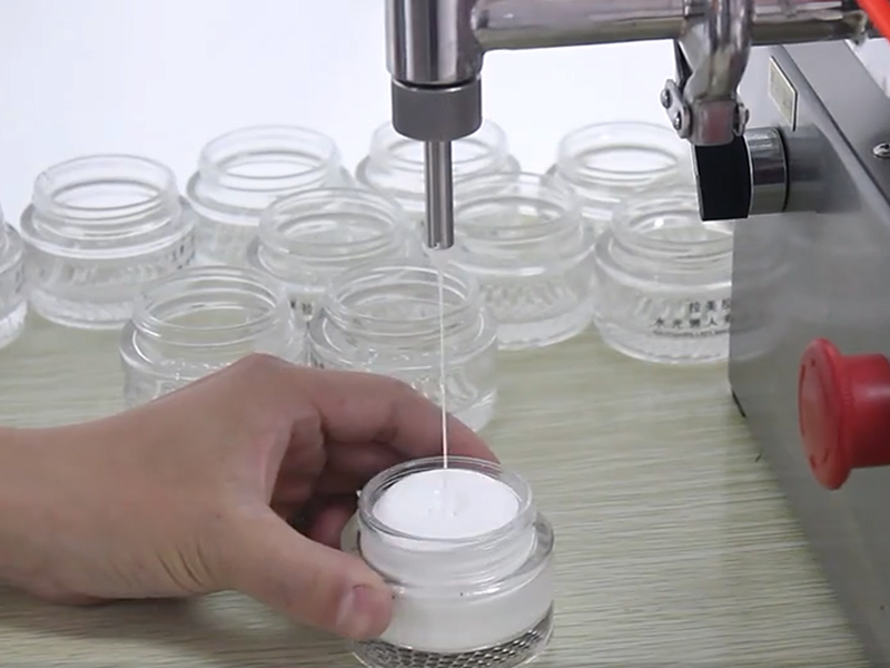 半自动膏体灌装机：无邪高效的包装解决计划
