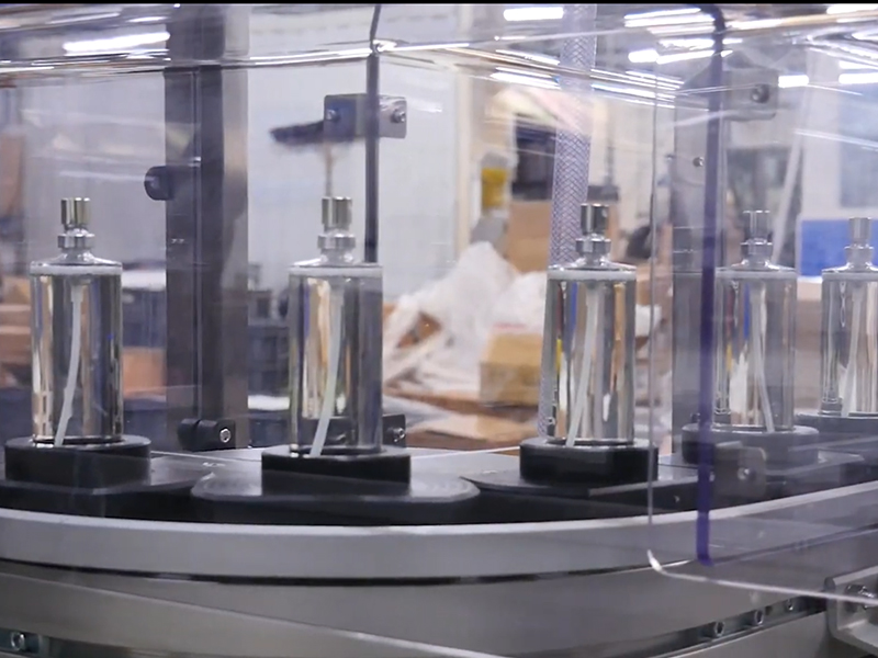 液体灌装机厂家：选择与相助的要害要素